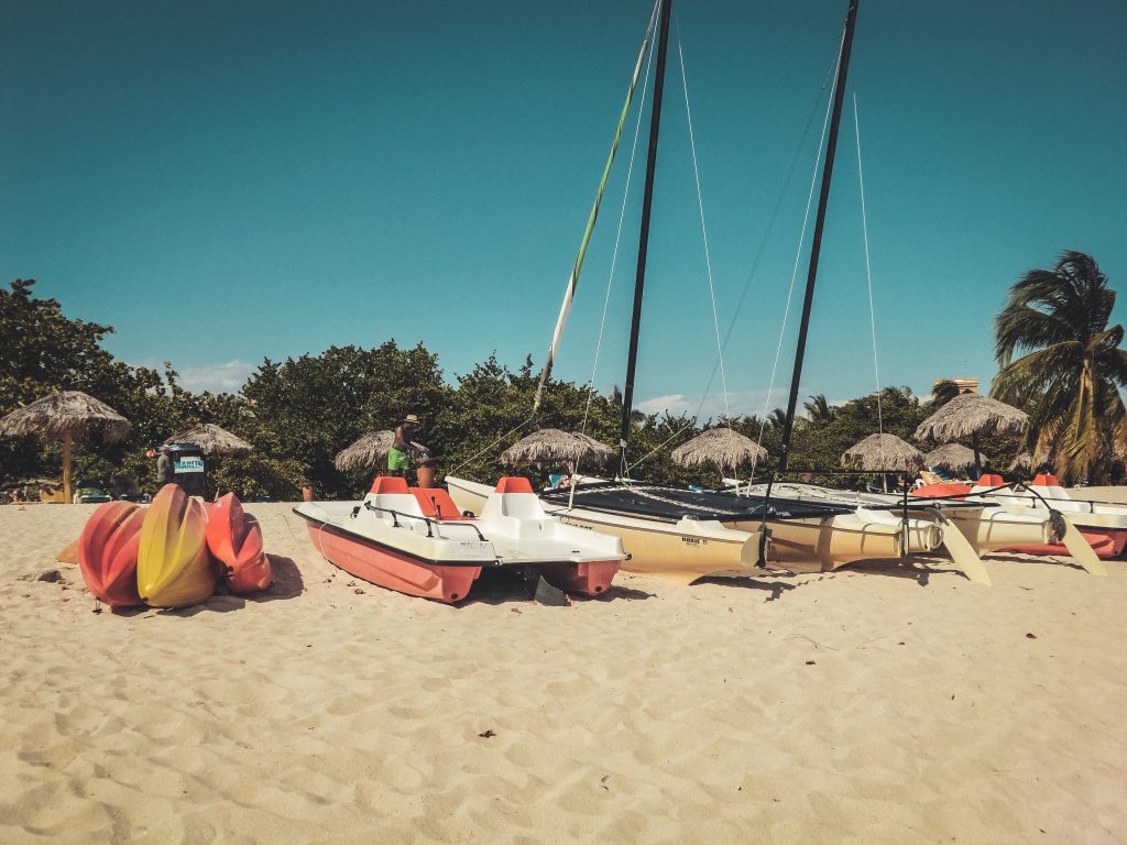Blick auf Boote am Playa Ancon bei Trinidad